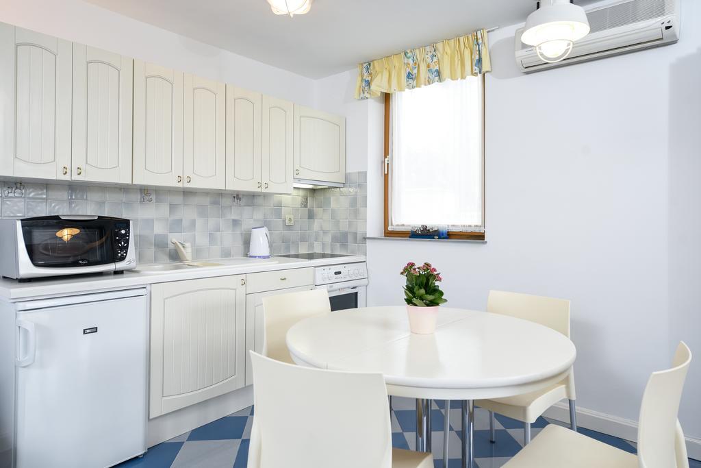 Apartmani Alice Нивице Екстериор снимка