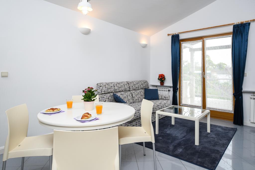 Apartmani Alice Нивице Екстериор снимка